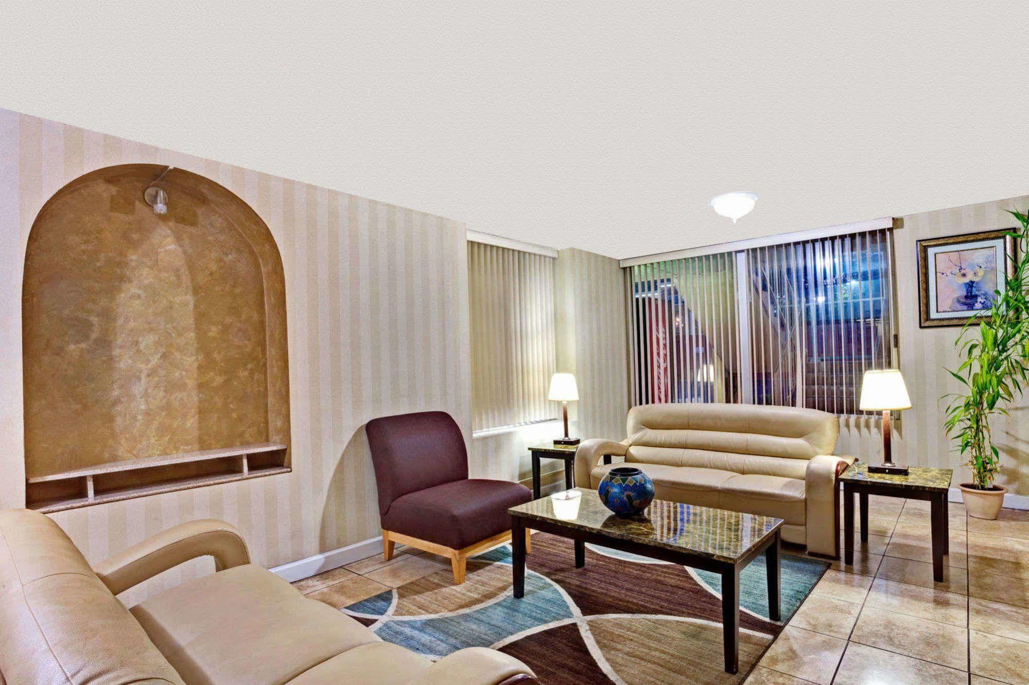 Super 8 By Wyndham Nashville/ Dntn/ Opryland Area Экстерьер фото
